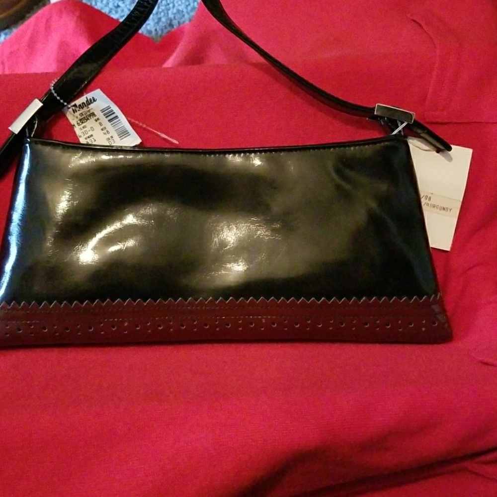 Blaclk clutch with removable strap